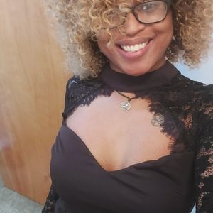 Cute lace sleev black dress